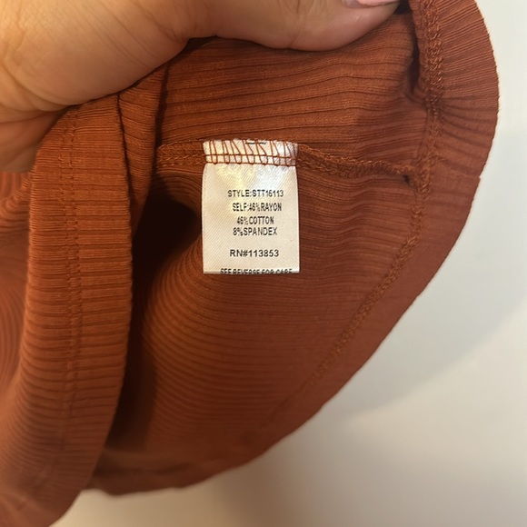 Sugarlips Rust Ribbed Top - Picture 7 of 8